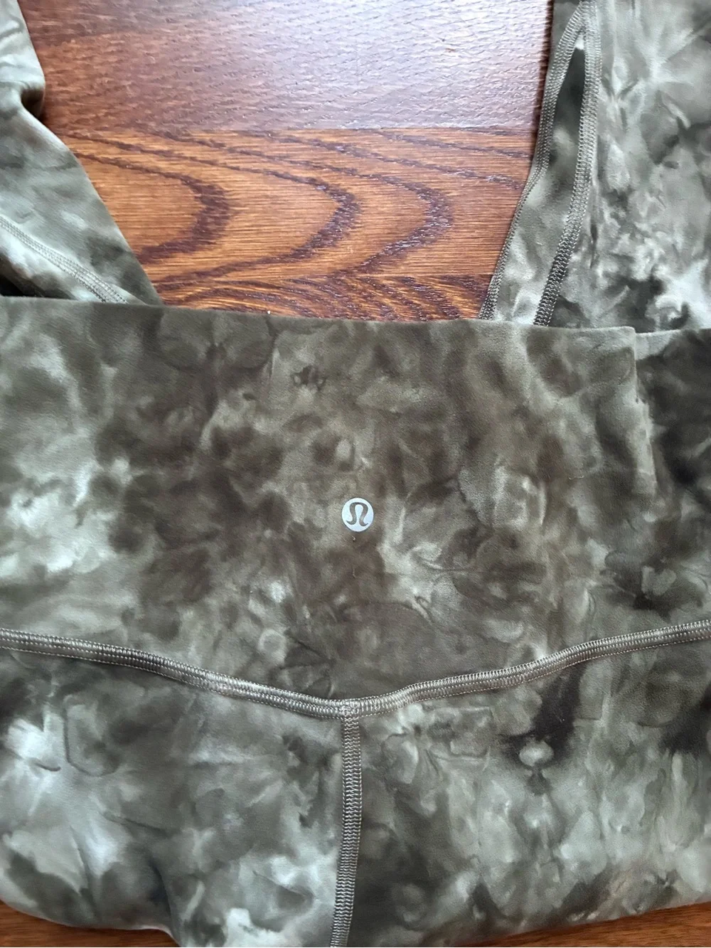 Lululemon women’s Olive Tie-Dye Leggings